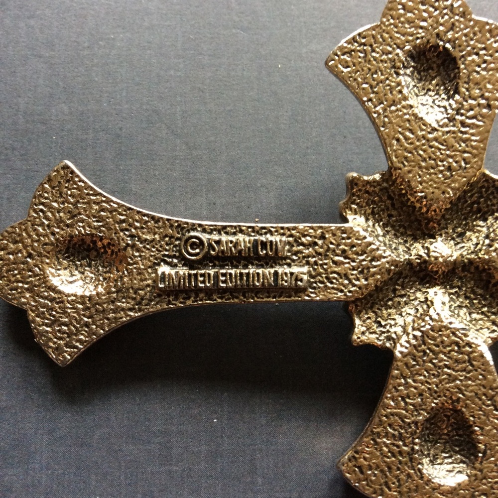 Vintage: 1975 Sarah Coventry Peace Cross. - Picture 4 of 11